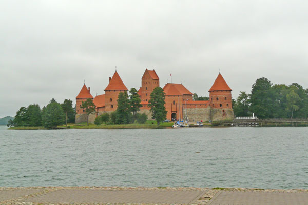 Litwa | Widok na zamek w Trokach